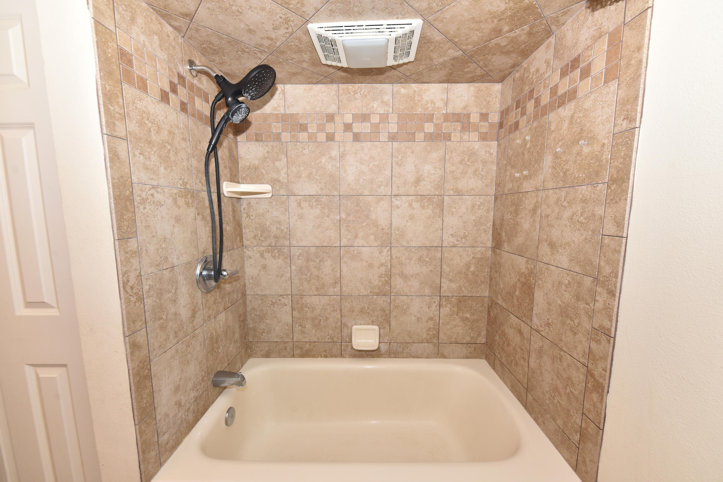 36640 Prairie Drive Summit, WI 53066 - Photo 24 of 30 Tile Shower