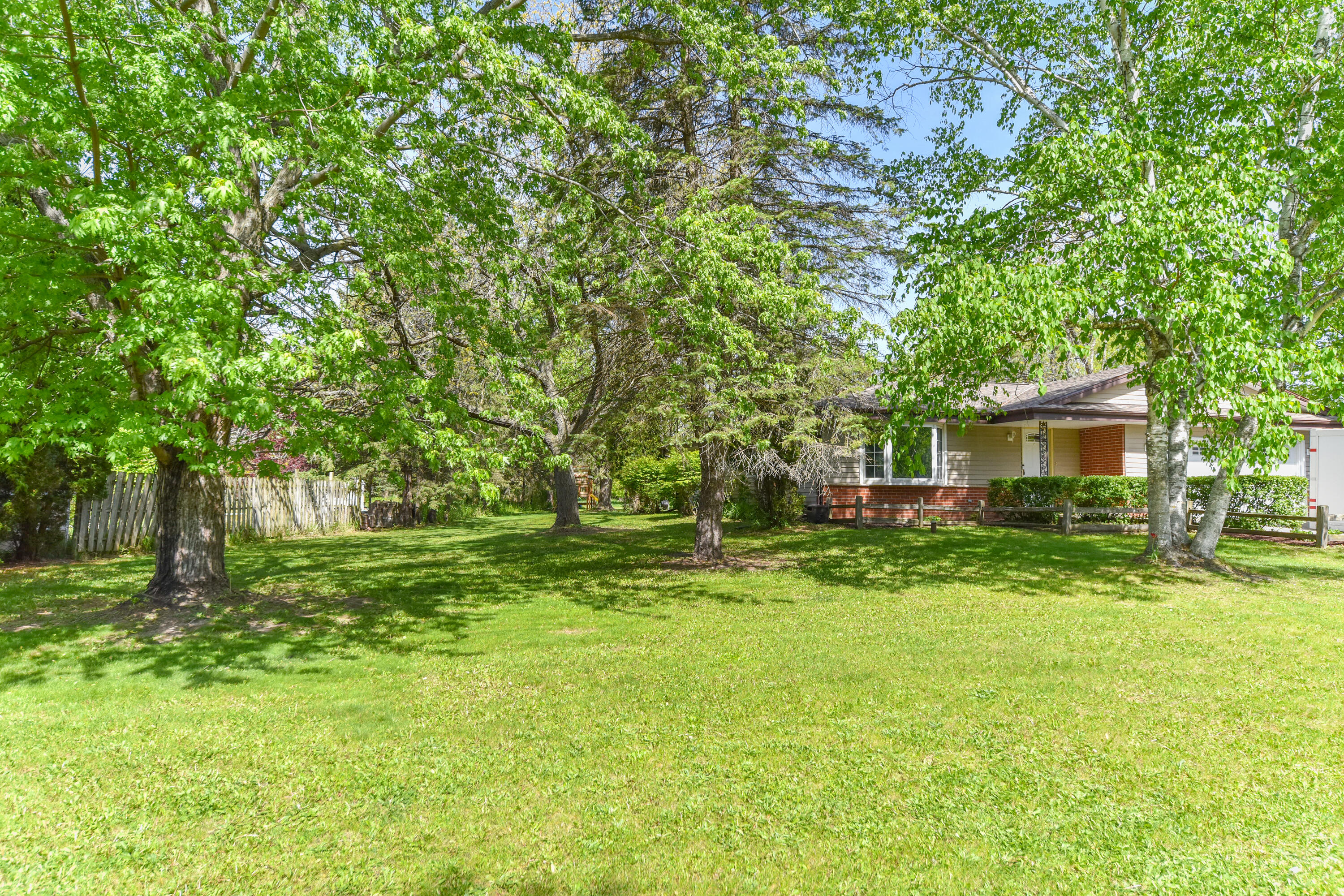 36640 Prairie Drive Summit, WI 53066 - Photo 27 of 30 Side Yard