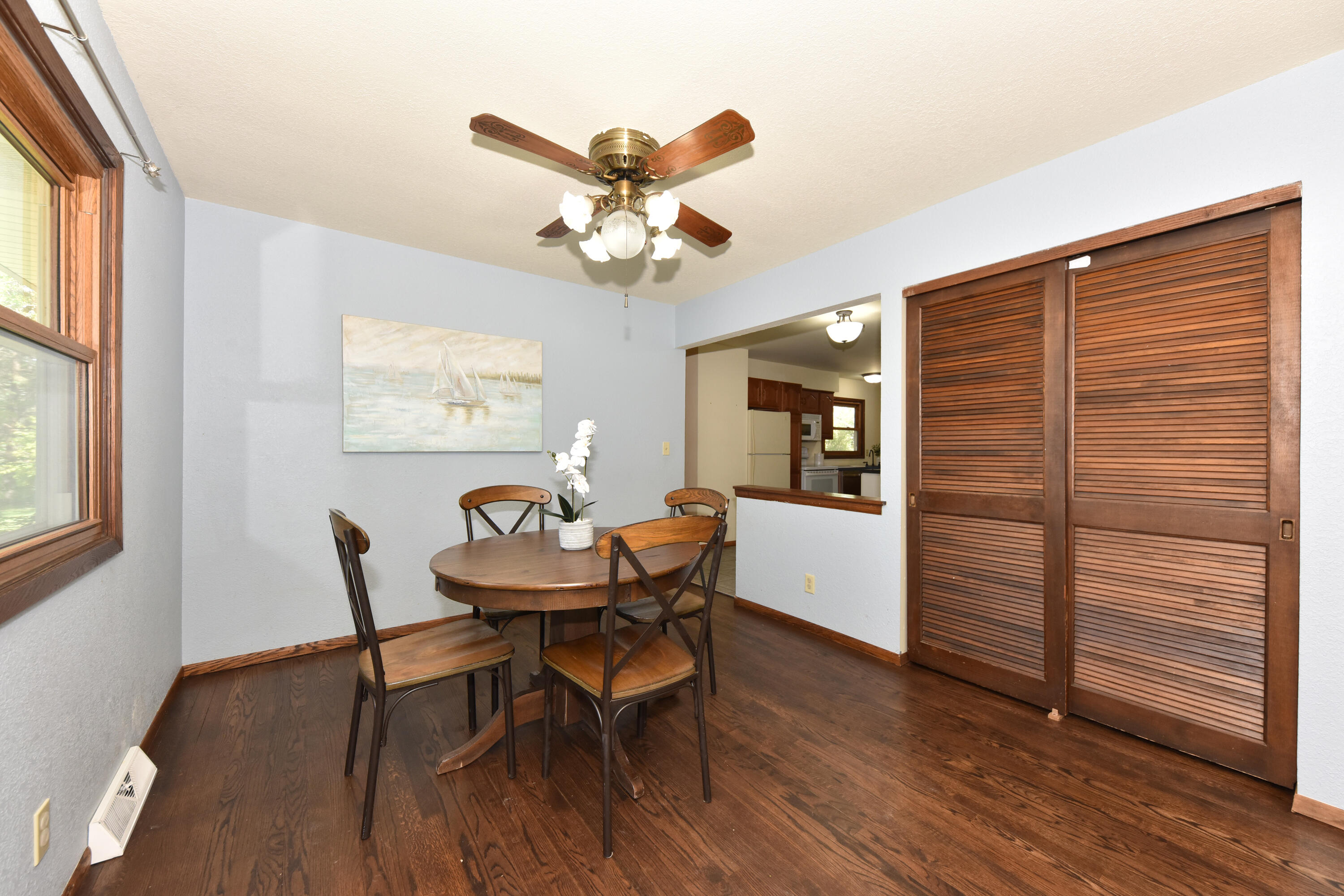 36640 Prairie Drive Summit, WI 53066 - Photo 10 of 30 Dining Room
