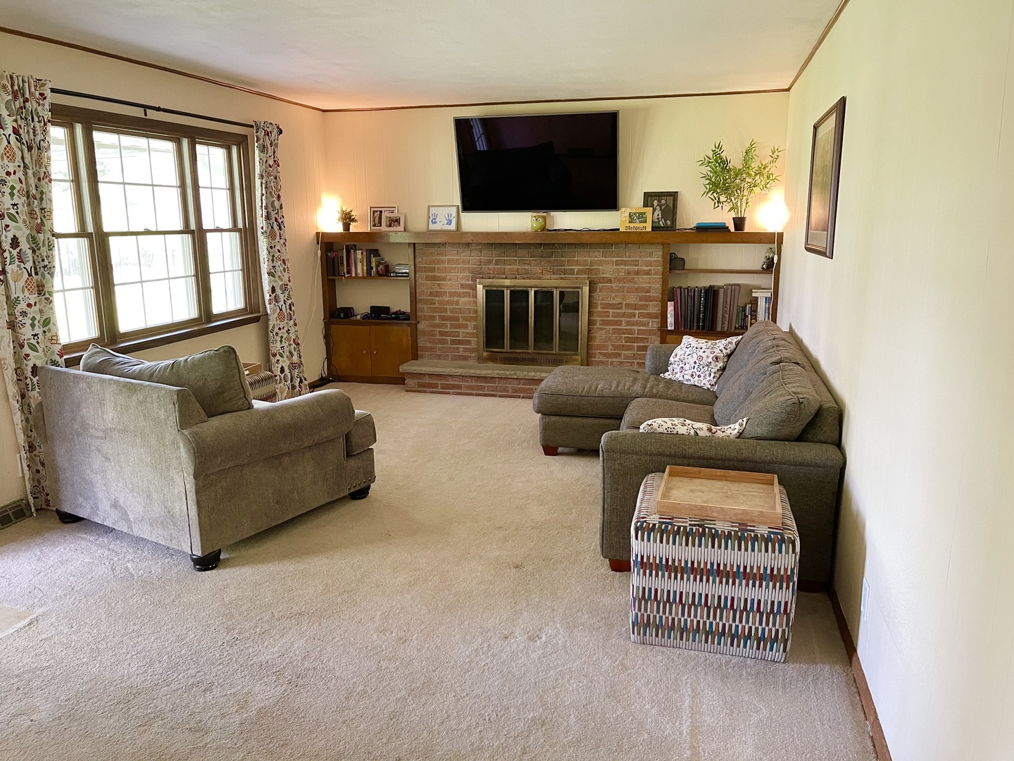 2561 East 259th Road Peru, IL 61354 - Photo 17 of 26 a living room with furniture and a flat screen tv
