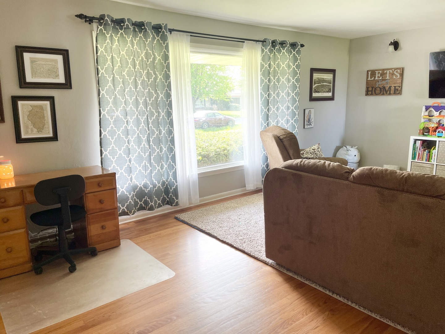2561 East 259th Road Peru, IL 61354 - Photo 8 of 26 a living room with furniture and a window
