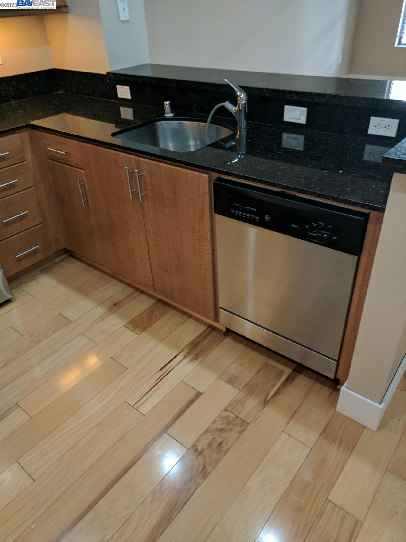 288 3rd Street, Unit 407 Oakland, CA 94607 - Photo 6 of 24 a close view of stove top oven