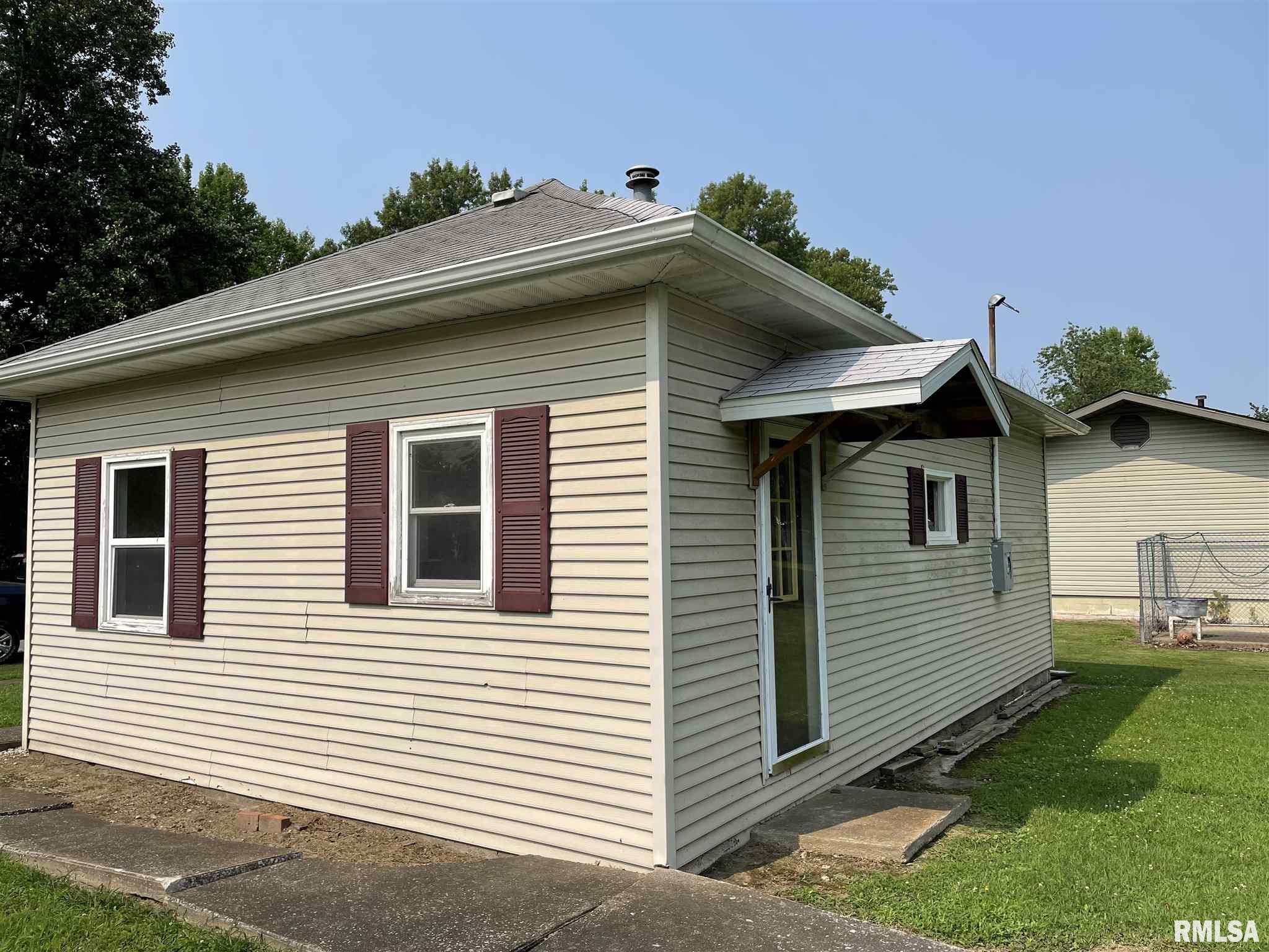 303 West Patton Valier, IL 62891 - Photo 4 of 9 Gallery Image 4