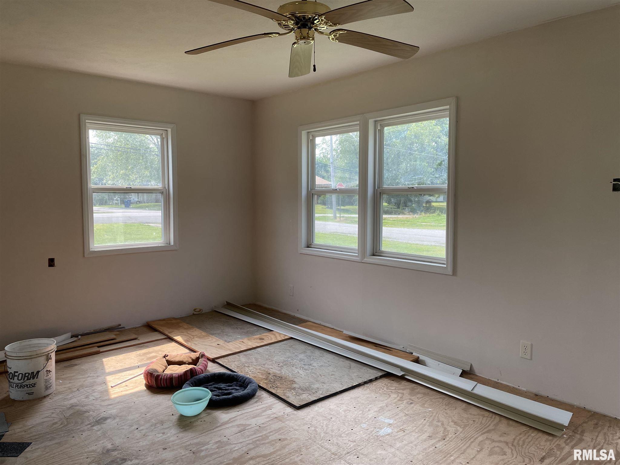 303 West Patton Valier, IL 62891 - Photo 5 of 9 Gallery Image 5