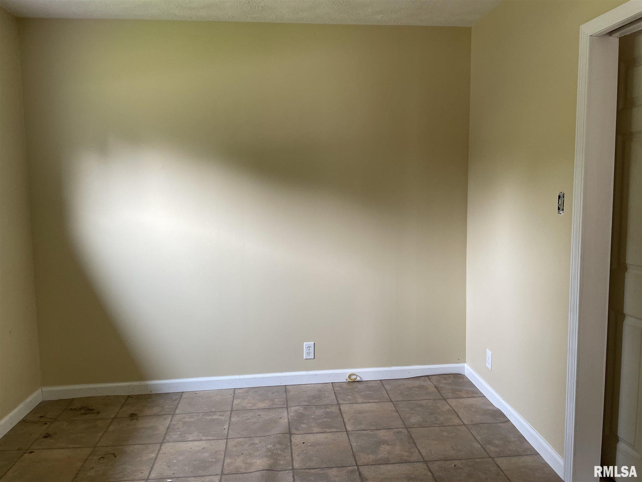 303 West Patton Valier, IL 62891 - Photo 8 of 9 Gallery Image 8