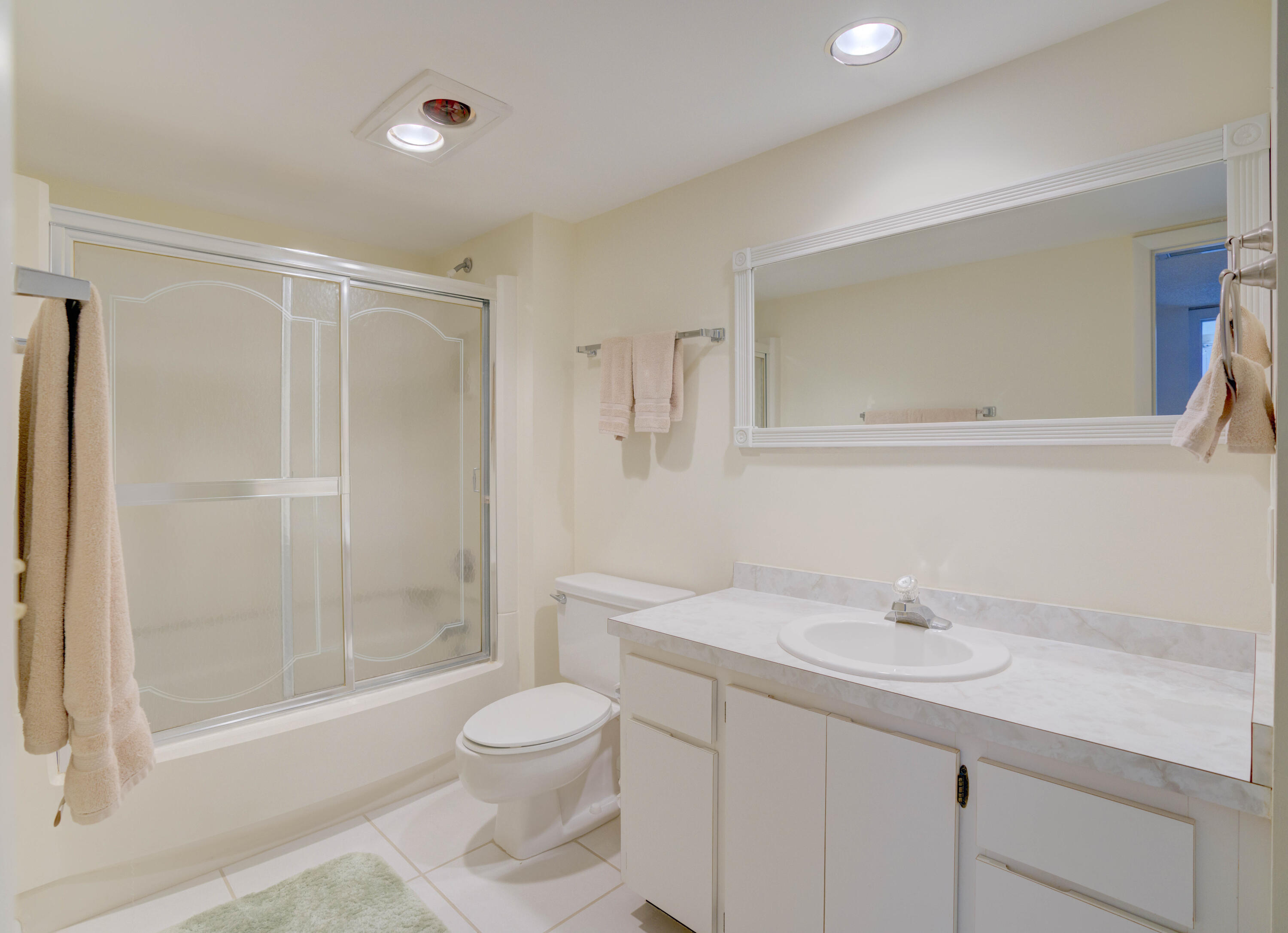 3900 County Line Road, Unit 1C Tequesta, FL 33469 - Photo 26 of 30 Second bath, tub and shower
