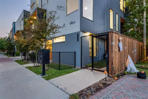 $624,000 | 426 West 9th Street, Unit 104, Dallas, TX 75208