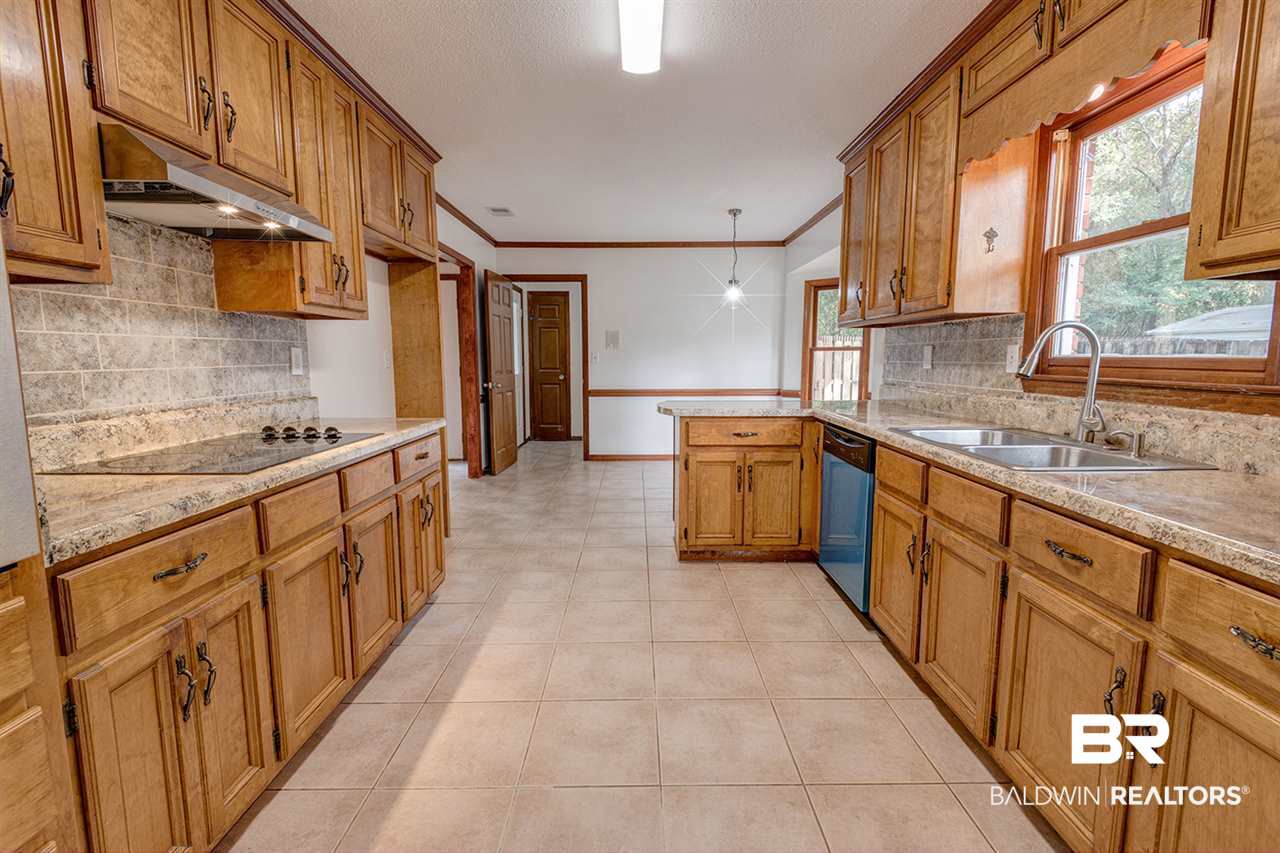 4916 Meredith Court Mobile, AL 36618 - Photo 9 of 32 Kitchen