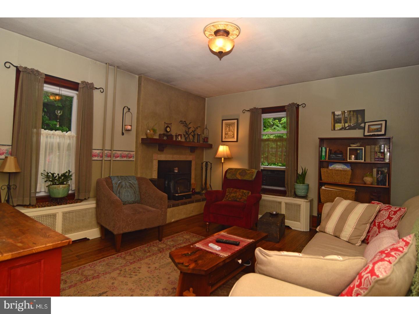 2650 Hill Road Reading, PA 19606 - Photo 7 of 25 Living Room