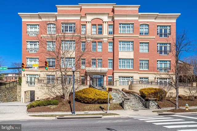 $950,000 | 2801 Langston Boulevard, Unit 305, Arlington, VA 22201