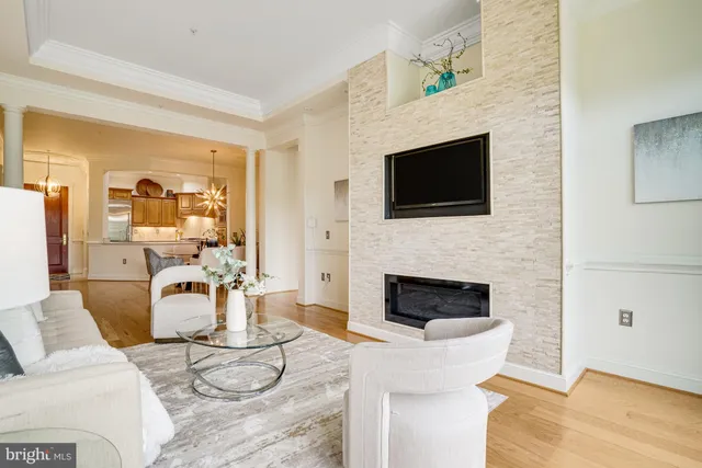 $950,000 | 2801 Langston Boulevard, Unit 305, Arlington, VA 22201