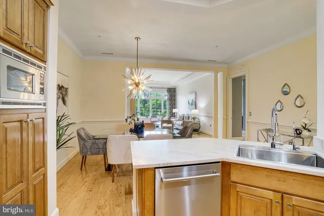 $950,000 | 2801 Langston Boulevard, Unit 305, Arlington, VA 22201