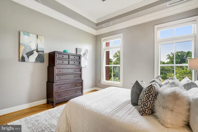 $950,000 | 2801 Langston Boulevard, Unit 305, Arlington, VA 22201