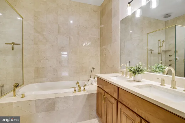 $950,000 | 2801 Langston Boulevard, Unit 305, Arlington, VA 22201