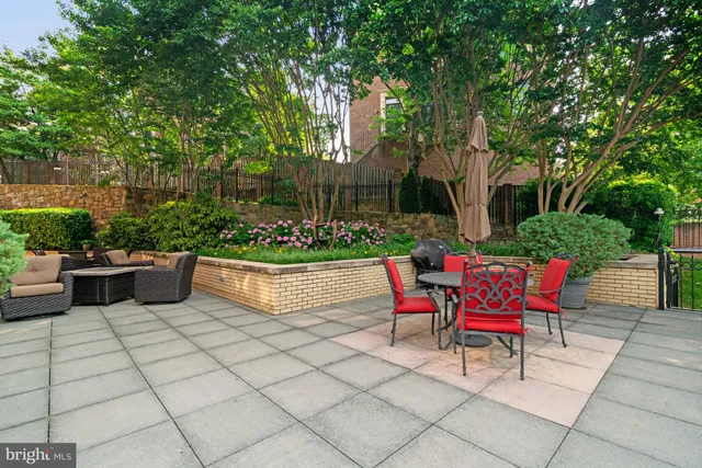 $950,000 | 2801 Langston Boulevard, Unit 305, Arlington, VA 22201