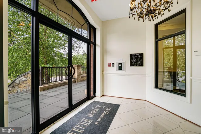 $950,000 | 2801 Langston Boulevard, Unit 305, Arlington, VA 22201