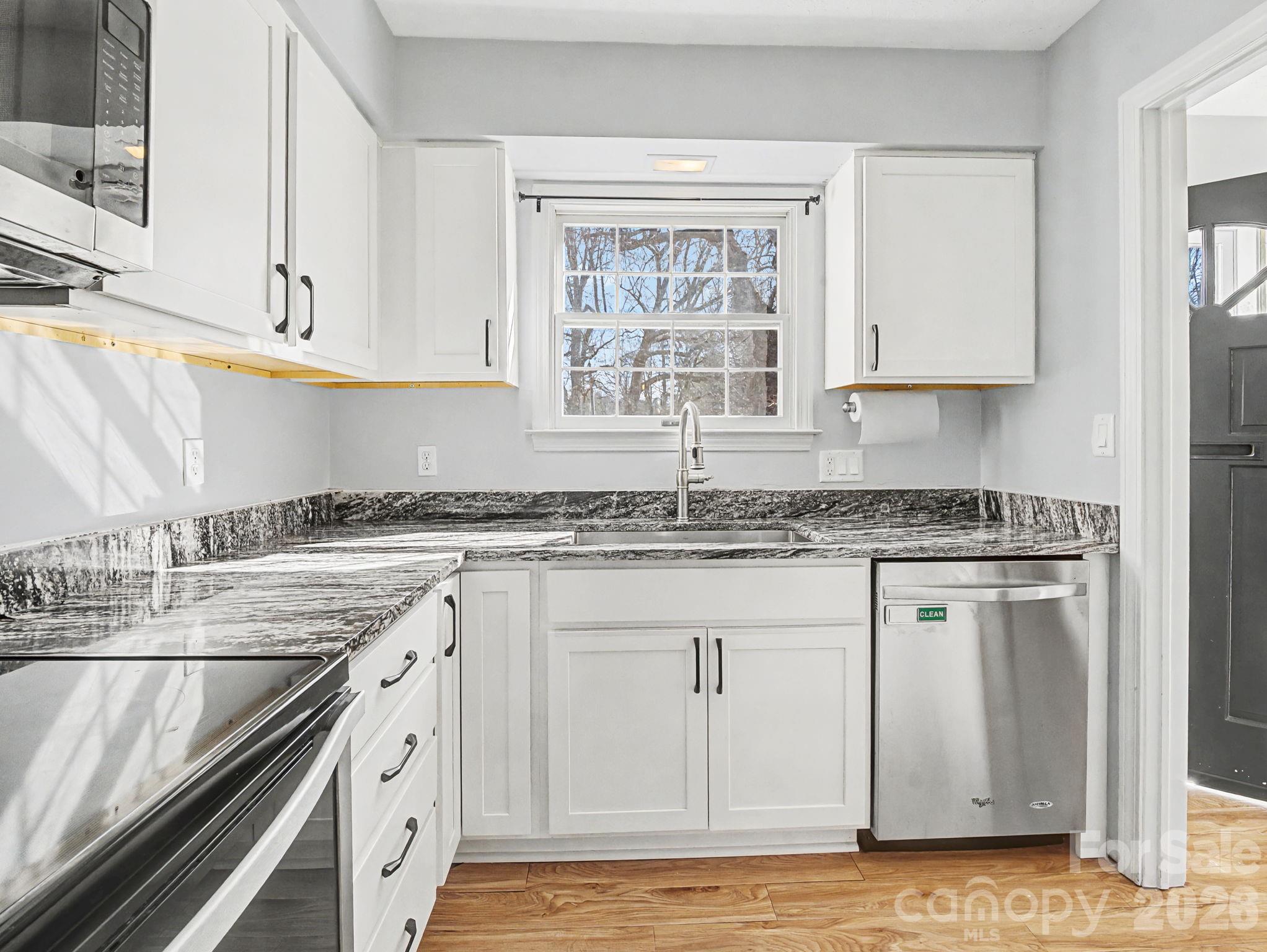 1409 Kensington Road, Unit B4 Hendersonville, NC 28791 - Photo 8 of 35