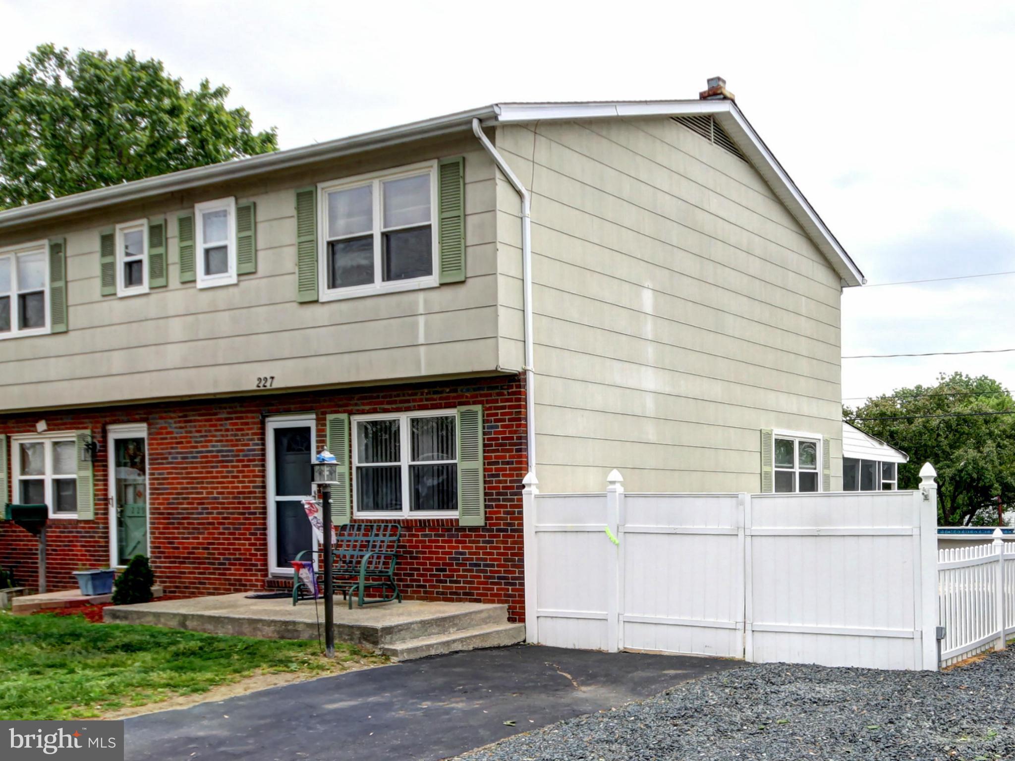 227 Wanda Road Pasadena, MD 21122 - Photo 1 of 26 Exterior (Front)