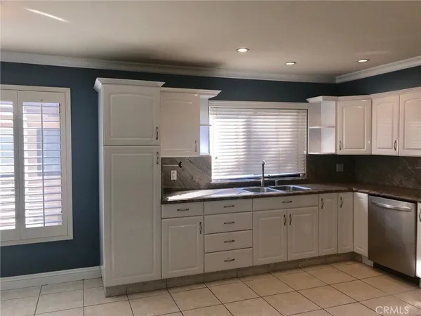 $3,600 | 17807 Devonshire Street, Unit 4, Northridge, CA 91325