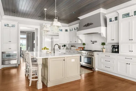 $15,000,000 | 1935 Thompson's Station Road West, Thompson's Station, TN 37179