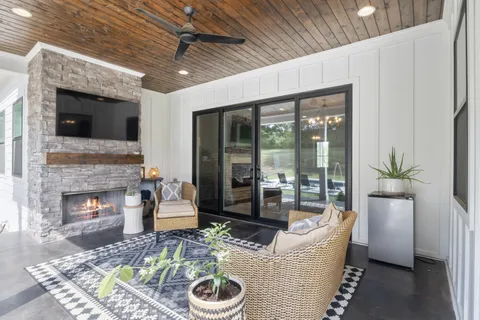 $15,000,000 | 1935 Thompson's Station Road West, Thompson's Station, TN 37179