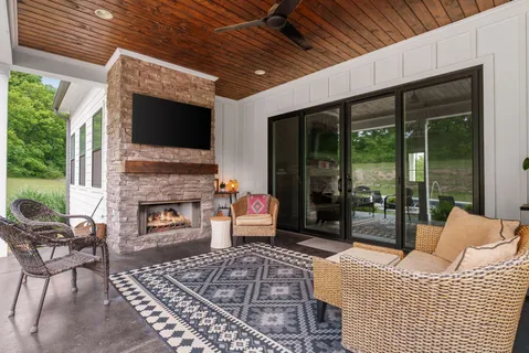 $15,000,000 | 1935 Thompson's Station Road West, Thompson's Station, TN 37179