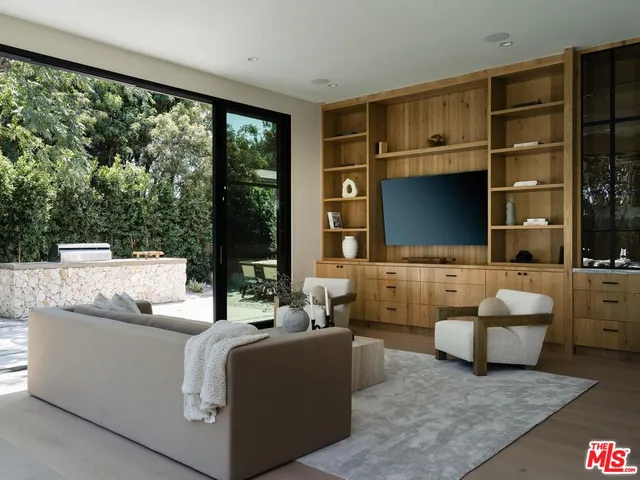 $5,495,000 | 23346 Collins Street, Woodland Hills, CA 91367