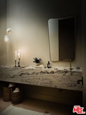 $5,495,000 | 23346 Collins Street, Woodland Hills, CA 91367