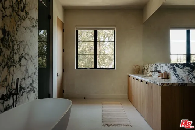 $5,495,000 | 23346 Collins Street, Woodland Hills, CA 91367