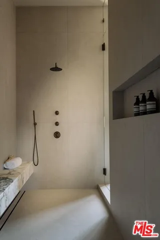 $5,495,000 | 23346 Collins Street, Woodland Hills, CA 91367