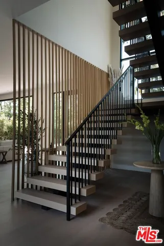 $5,495,000 | 23346 Collins Street, Woodland Hills, CA 91367