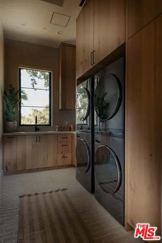 $5,495,000 | 23346 Collins Street, Woodland Hills, CA 91367