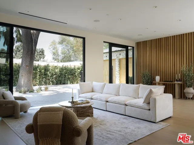 $5,495,000 | 23346 Collins Street, Woodland Hills, CA 91367