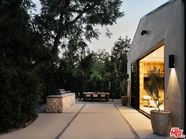 $5,495,000 | 23346 Collins Street, Woodland Hills, CA 91367