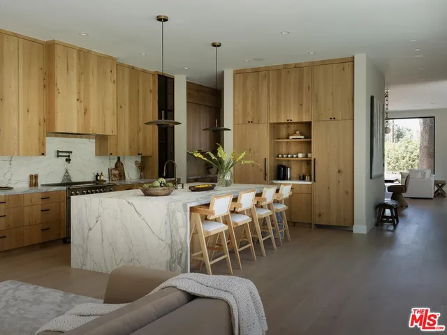 $5,495,000 | 23346 Collins Street, Woodland Hills, CA 91367