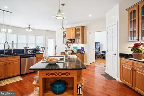 $1,275,000 | 3920 Arbor Crest Way, Rockville, MD 20853