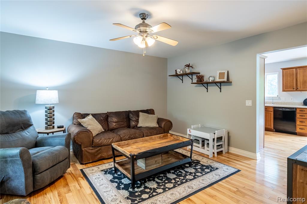 7457 Ore Lake Road Brighton, MI 48116 - Photo 6 of 38