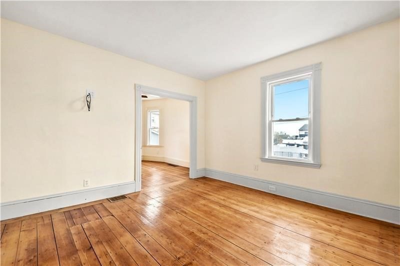 12 Bradford Terrace Everett, MA 02149 - Photo 4 of 28