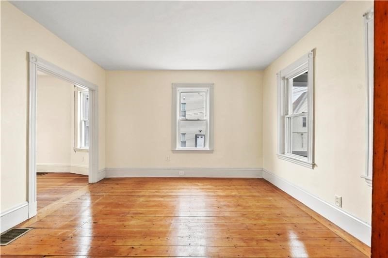 12 Bradford Terrace Everett, MA 02149 - Photo 5 of 28