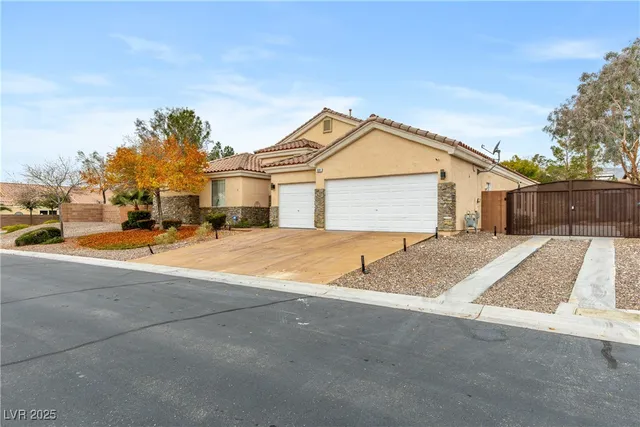 $884,999 | 6311 Buzz Aldrin Drive, Las Vegas, NV 89149