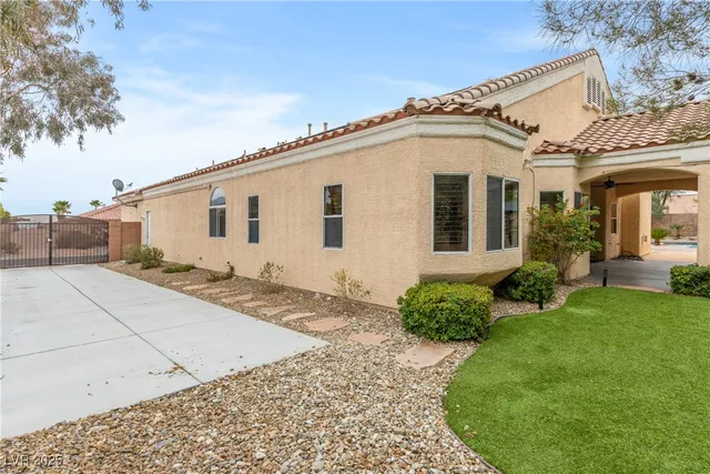$884,999 | 6311 Buzz Aldrin Drive, Las Vegas, NV 89149