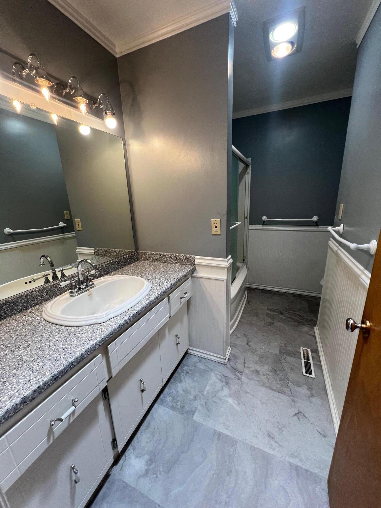 1812 Roberts Road Medford, OR 97504 - Photo 24 of 31 1812 Roberts Guest Bath 1