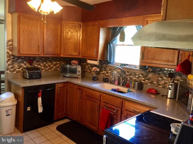 4165 Locust Point Court Dover, PA 17315 - Photo 4 of 14 Gallery Image 4