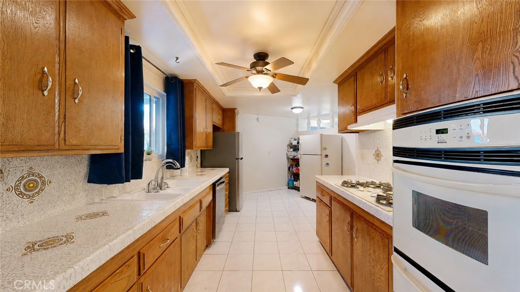 6031 Riverside Avenue Rialto, CA 92377 - Photo 7 of 38