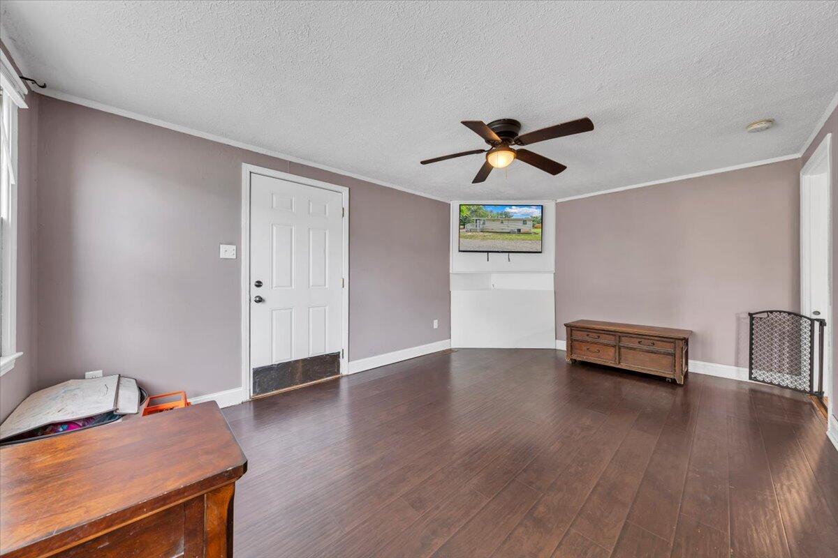 1383 Colonial Road Blue Ridge, VA 24064 - Photo 4 of 17 04-MIB03070