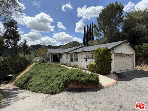 $2,095,000 | 3759 Lockerbie Lane, Glendale, CA 91208