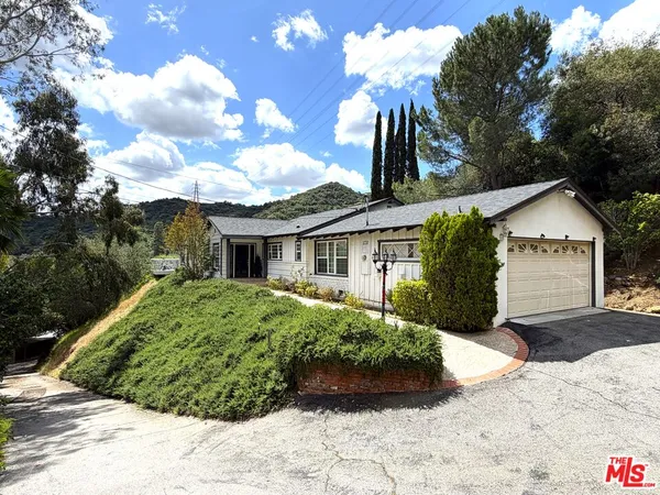 $2,095,000 | 3759 Lockerbie Lane, Glendale, CA 91208
