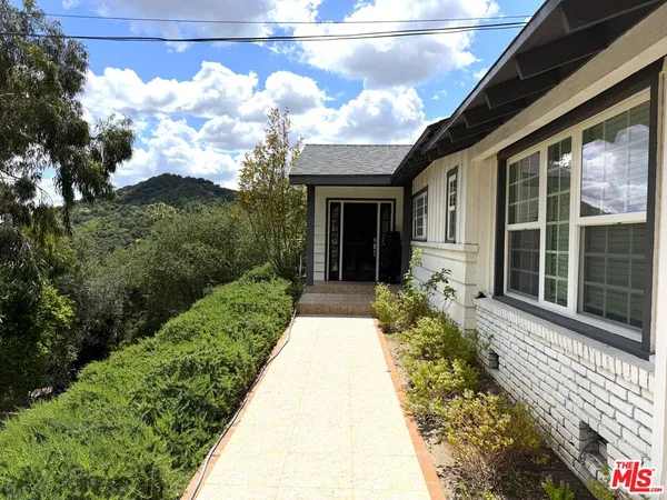 $2,095,000 | 3759 Lockerbie Lane, Glendale, CA 91208