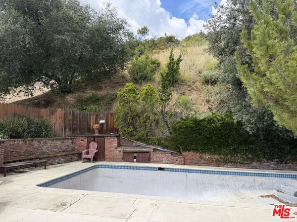$2,095,000 | 3759 Lockerbie Lane, Glendale, CA 91208
