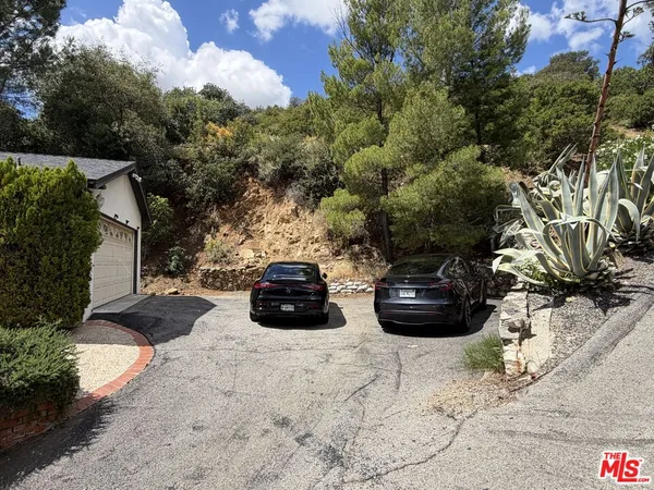 $2,095,000 | 3759 Lockerbie Lane, Glendale, CA 91208